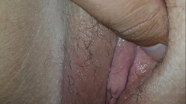 Play MP4 - Marido brincando com bucetinha molhada da esposa