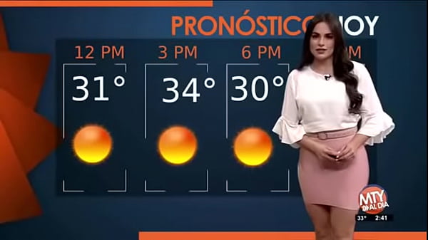 Estefanía caballero buenísimaen minifalda rosa ajustada