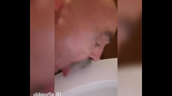 Play MP4 - Faggot Cleans Toilet with Tongue