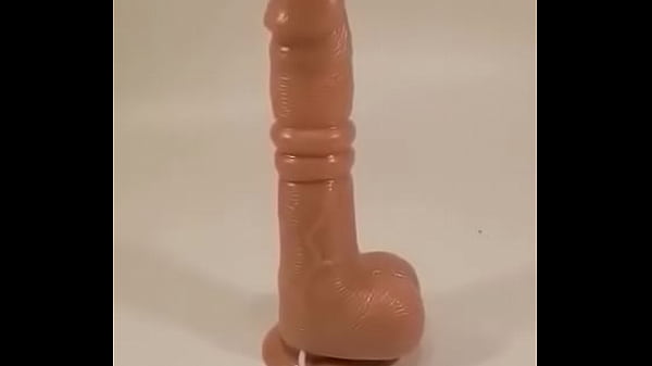 Dildo robot haszn&aacute;lat k&ouml;zben 