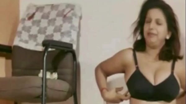 LONELY LADY_Mallu Aunty Romance In Home