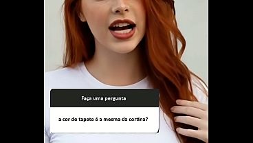 A jovem ruiva Silva comenta a cor da sua intimidade. 