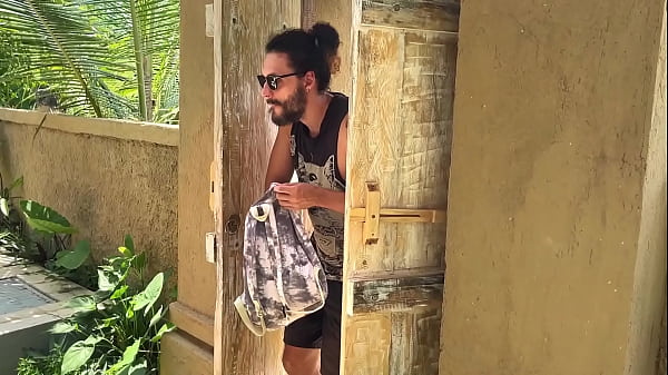 Sneaking into my neighbor's backyard for a blowjob 