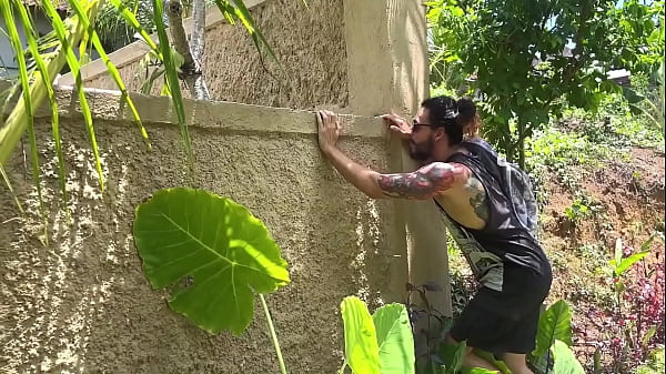 Sneaking into my neighbor's backyard for a blowjob 