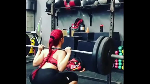 pelirroja entrena su culazo cada vez 