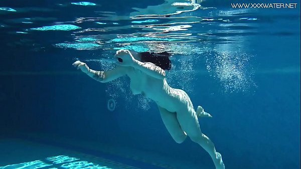 Russian_Sheril teen submerged underwater