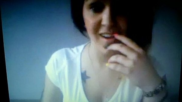 cam teen cute cleavage tatoo 