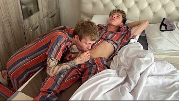 woke up with a blowjob, a guy with a big dick fucks a twink's tight ass and cums