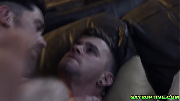 The acting in this scene is SOOOOOO good! 