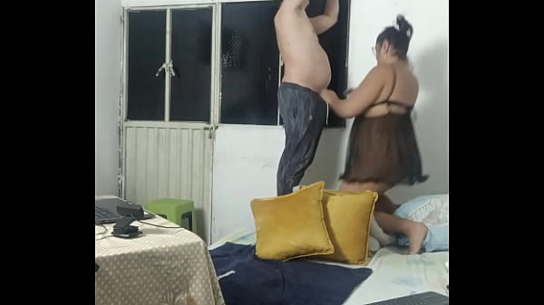 Le Follo El Culo A Mi Madrastra Despu&eacute;s De Ayudarle A Montar Unas Cortinas thumbnail