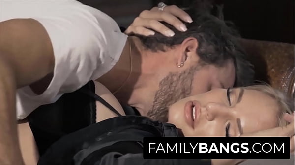 Empowered step aunt knows how to gain attention ⭐