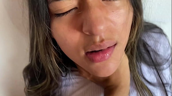 Latina sexy me da una excelente mamada