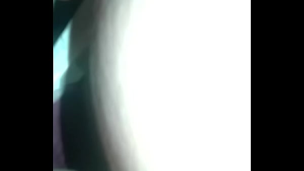 Puta mostrando os peito