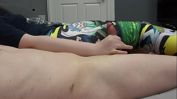 Milf pawg gives hand job climbs on top and finsihed from behind