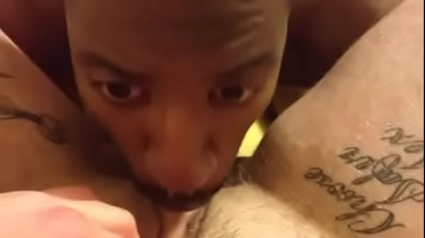 Play MP4 - Amador - Neg&atilde;o chupando a buceta do amigo