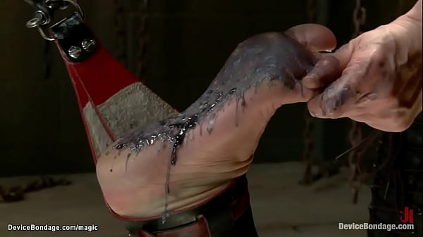 Play MP4 - Big ass blond waxed and tormented