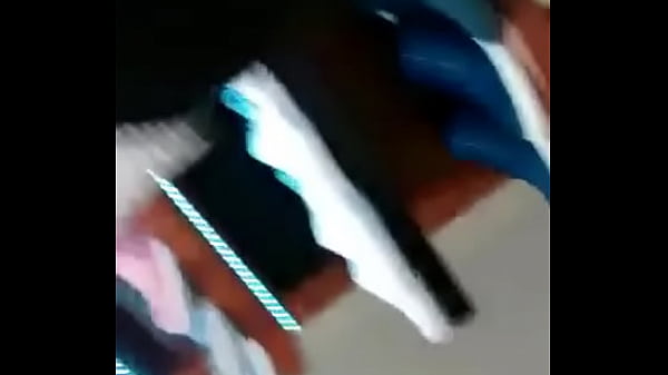 Upskirt nalgas zapateria