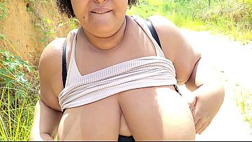 ME EXIBINDO NA RUA E MOSTRANDO MINHA BUCETA E CUZINHO 