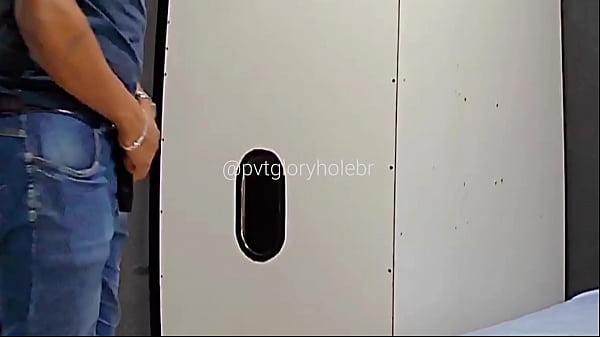 Play MP4 - MOTORISTA DE APP DEU UMA PAUSA NAS VIAGENS NOTURNAS PARA GOZAR NO GLORYHOLE &lpar;COMPLETO NO RED&rpar;