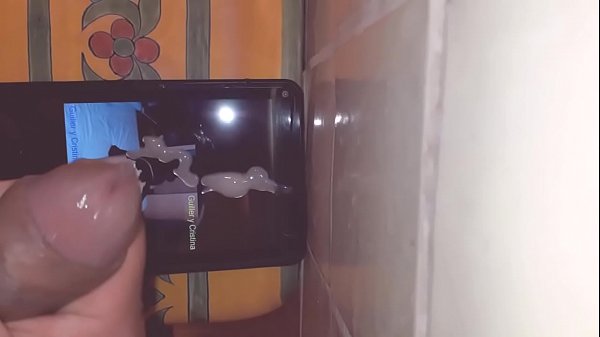 Paja para pareja de amigos fogosos. 