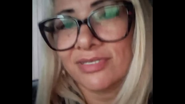 Fazendo o motorista de aplicativo esporrar naminha mão em frente a_minha casa