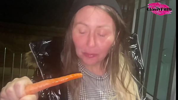 Woman inseminates carros inside herself 