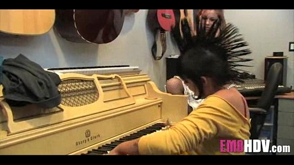 pussymunching emo babes 004