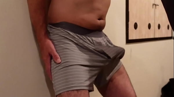 【閲覧注意】s女性に笑われながら男性の大切なチンポと金玉を中心にボコボコにリンチされているのに何故か勃起してしまい更にパンチやビンタされて肉棒が腫れてしまった僕！