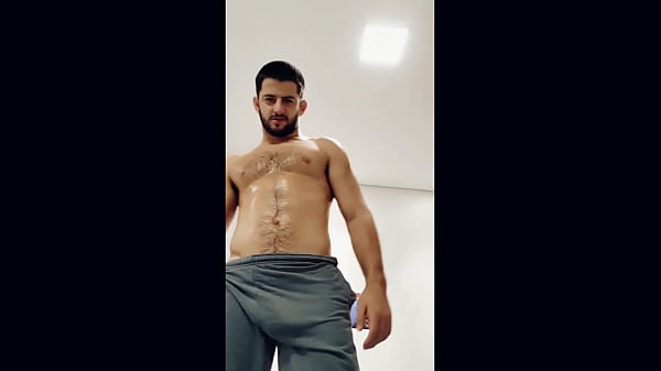 SWEAT AND MUSCLE - HOT GUY WORKING OUT ON UNDERWEAR 