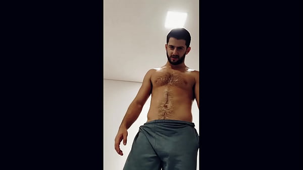 Play MP4 - SWEATY GYM HUNK WORKING OUT COMPILATION - HAIRY VERBAL ALPHA MALE