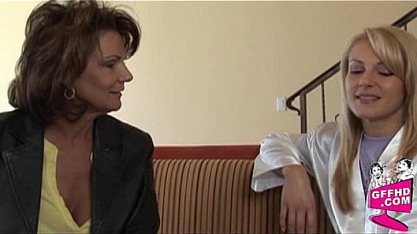 Girls having fun 0086 