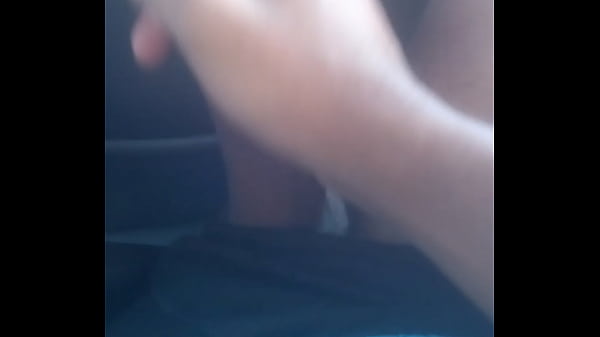 Me masturbei no carro pensando num gordinho
