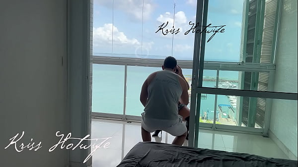 Corno do meu marido me filmando enquanto eu me exibia na varanda para os vizinhos 