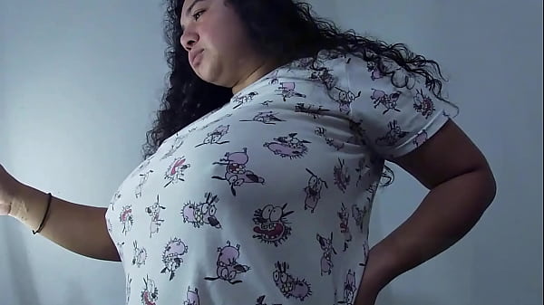 Play MP4 - Mi cu&ntilde;ada con grandes senos quiere hacerse famosa bailando sexy