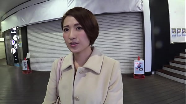 徐々に占い師の言葉に引き込まれる彼女&rarr;自分を解放する事です！と子宮マッサージを提案されると受け入れ、いつのまにかチ○ポ挿入され身体ビクビクさせとりますがなww thumbnail