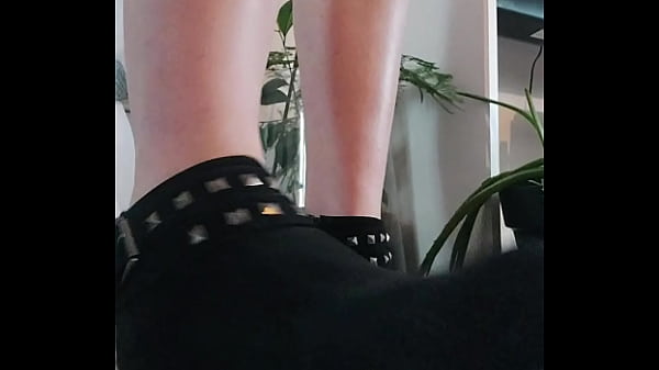 Petit talon noir sexy tu en pense quoi mon chou passe un bon dimanche 