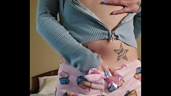 Adorable petite Emy Angel 