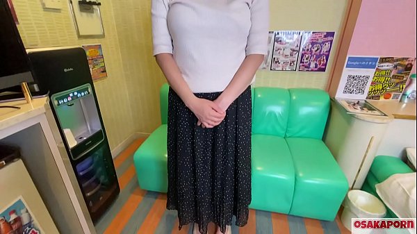 Gカップ爆乳おデブの人生初オナニー、小顔ショートヘアのドエロぽっちゃりさんが喘ぎまくります。osakaporn