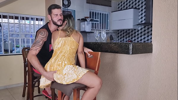 Play MP4 - Comi a safada da minha cunhada no banco da cozinha&period;