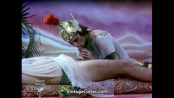 Play MP4 - Beautiful Burlesque Chick Dancing