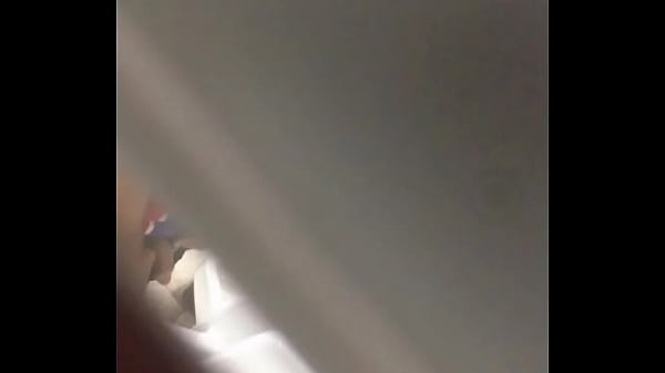 en el ba&ntilde;o se sacude 