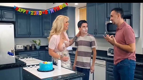 MILF has_fun with Teen in Herkitchen