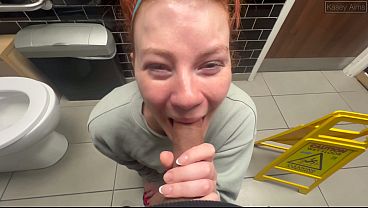 Nonton I Love Worshipping Cock And Swallowing Cum In A Public Toilet thumbnail