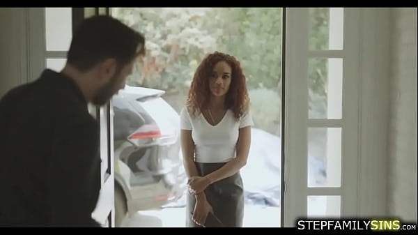Stepdad making ebony stepdaughter_squirt