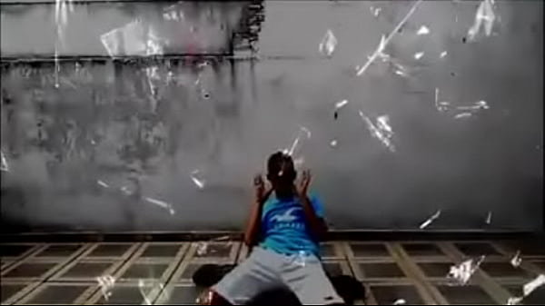 Menorzin dando aquela dan&ccedil;ada monstra ao som do prison 