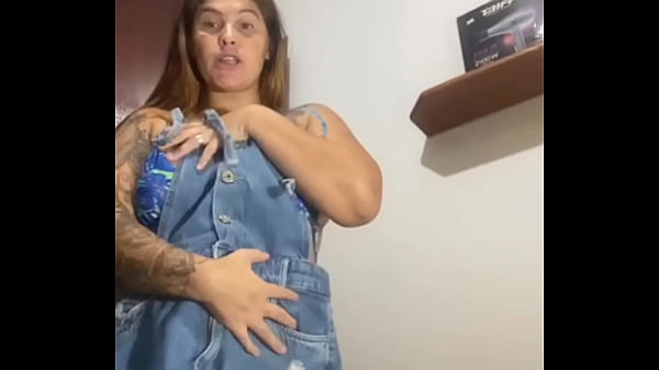 Gosto de me exibir e deixar os_machos de pau duro e molhado