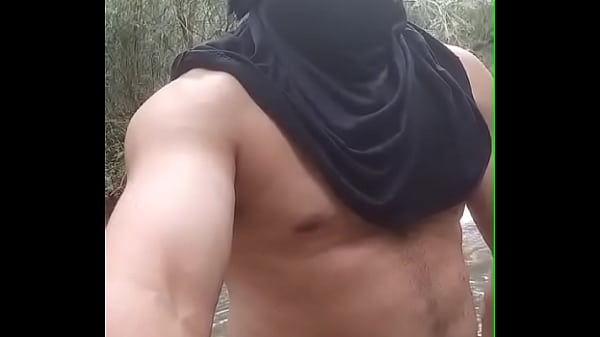 Tomado banho de rio