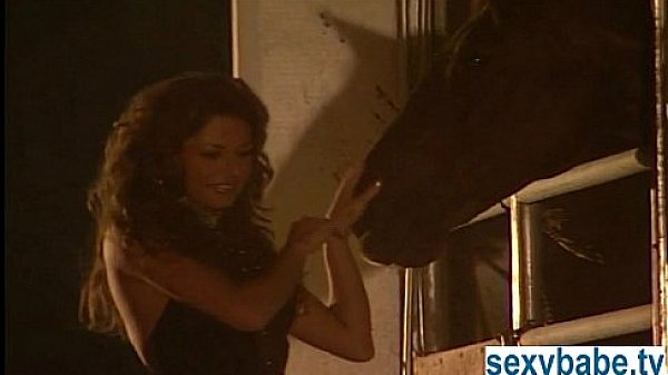 Nonton Brunette Babe With Amazing Body Gets Nude thumbnail