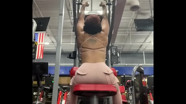 Sexy back muscled muscle mommy