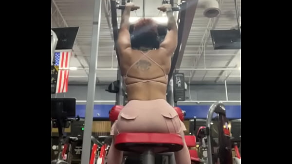 Sexy back muscled muscle mommy 